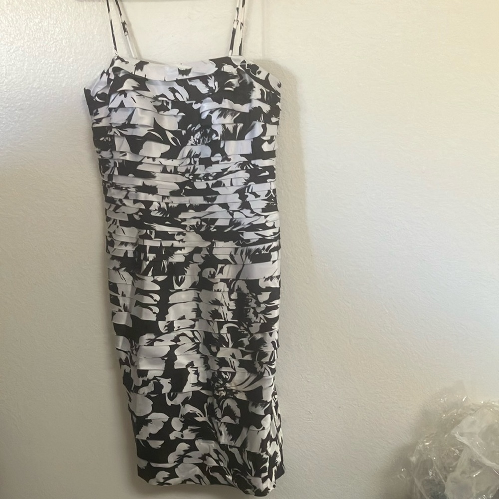 FINAL MARKDOWN Ladies White House black market dress 6